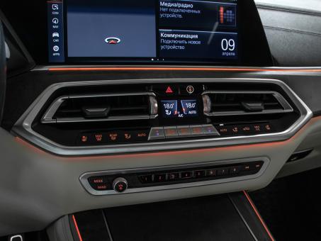 BMW X5 M50i