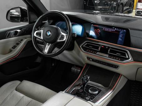 BMW X5 M50i