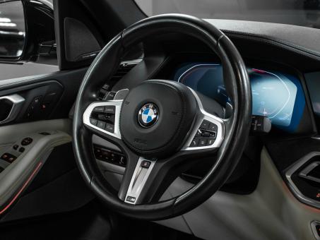 BMW X5 M50i