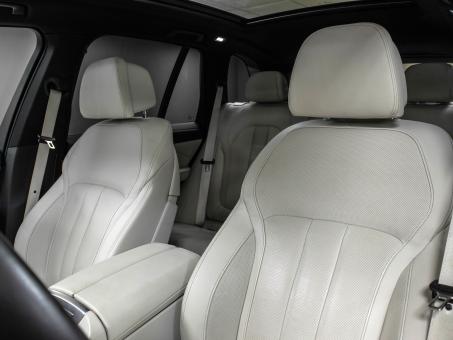 BMW X5 M50i
