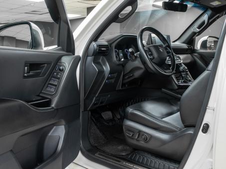 Toyota Land Cruiser LC300