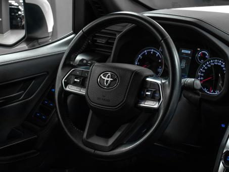 Toyota Land Cruiser LC300