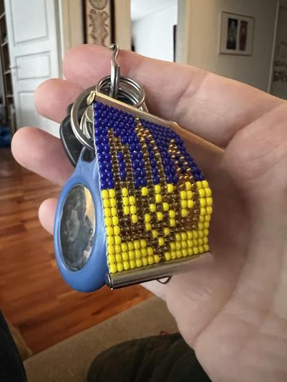 Keychain of plastic bead jewelry with Ukrainian flag