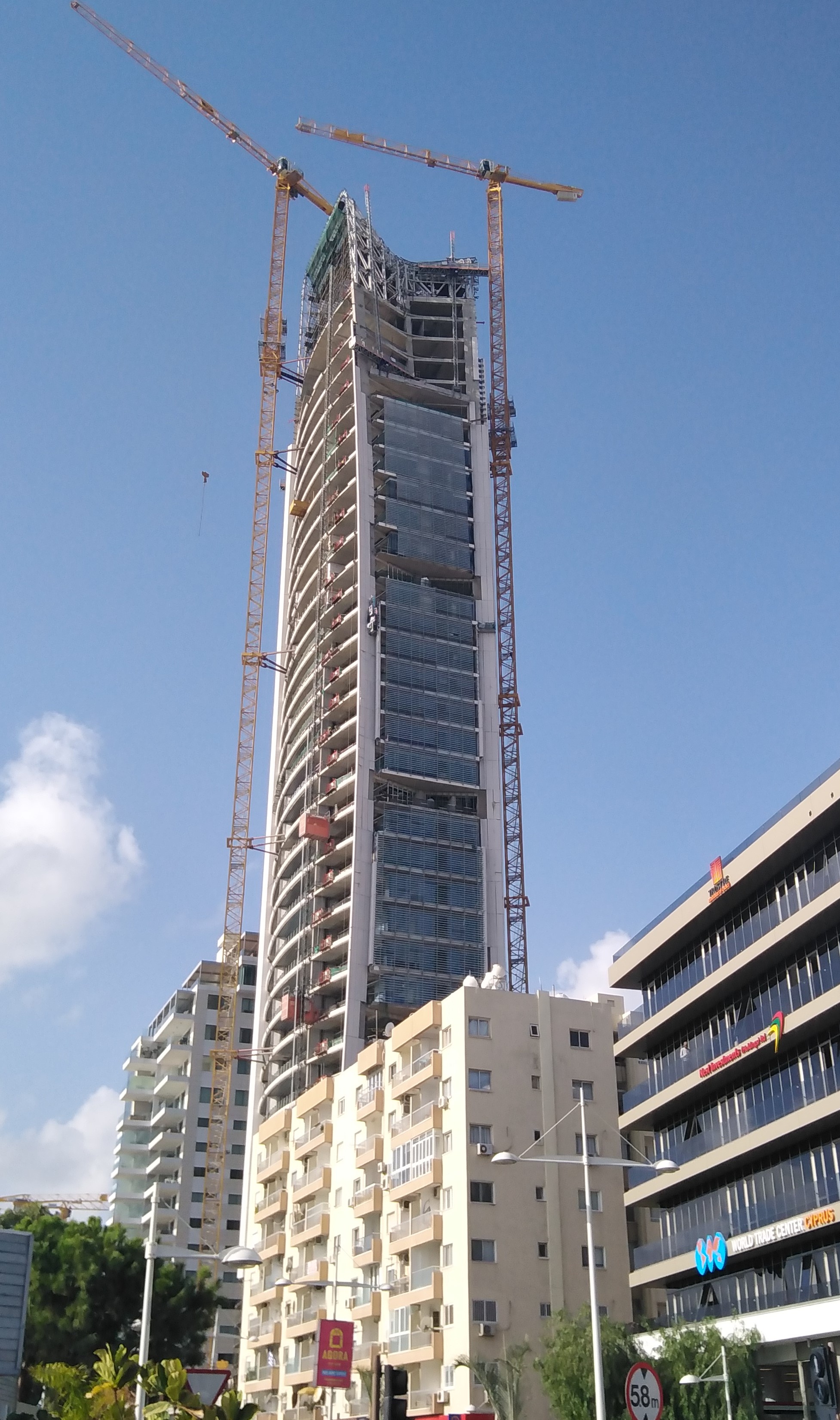 POTAIN MDT259-J10 στο "ONE tower'' στη Λεμεσό