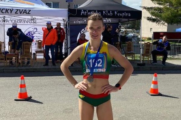 Lietuvos 35 km sportinio ėjimo čempione Slovakijoje tapo Austėja Kavaliauskaitė
